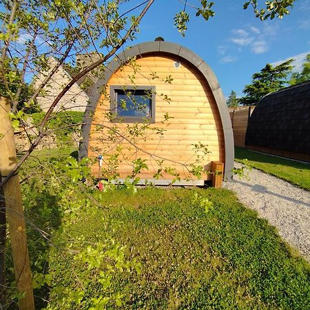 Le Domaine De Pivette Chambre Climatisee Et Insolite Avec Terrasse Privative Avranches Exterior photo