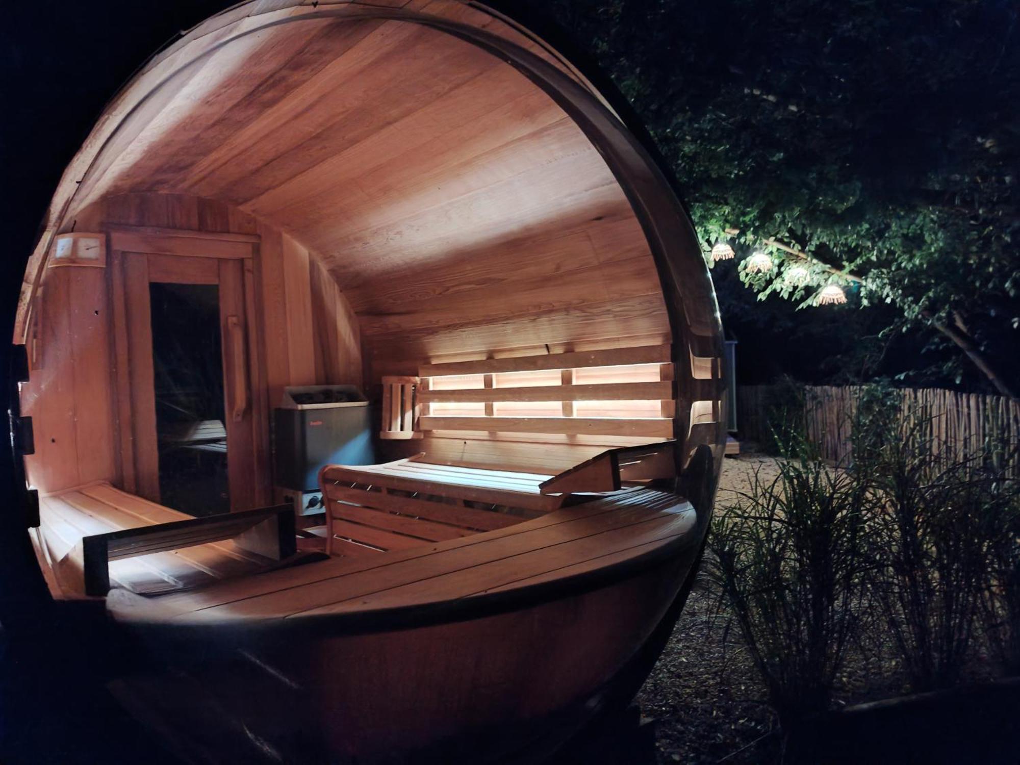 Le Domaine De Pivette Chambre Climatisee Et Insolite Avec Terrasse Privative Avranches Room photo